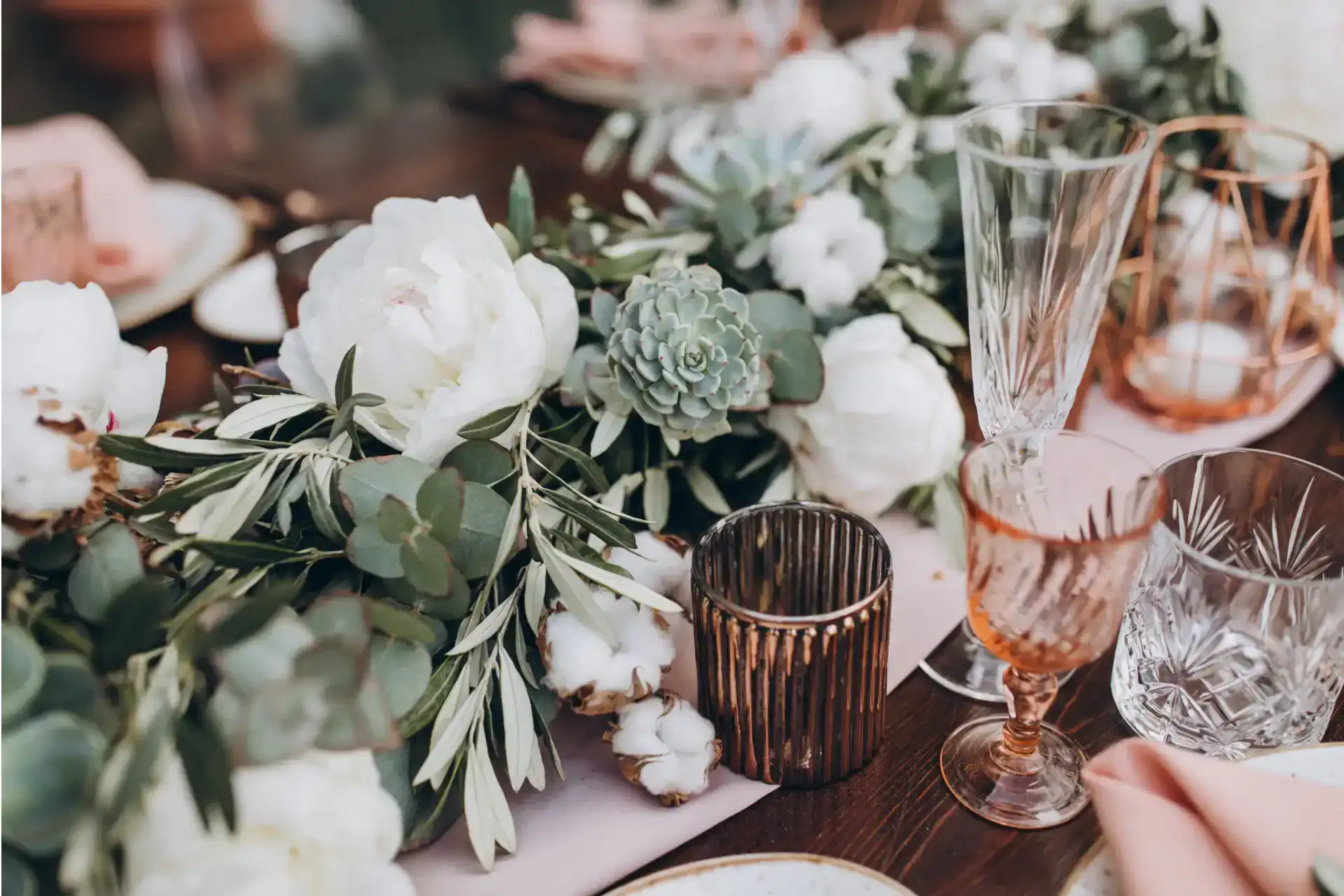 floral dining table arrangement set-up for an event