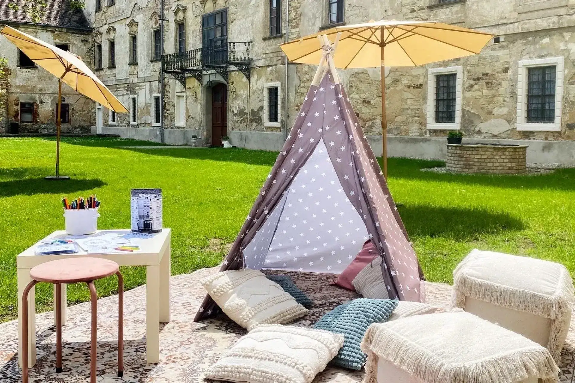 neVŠEdní PŮJČOVNA Accepts Quote Requests and Automates Documents with Booqable