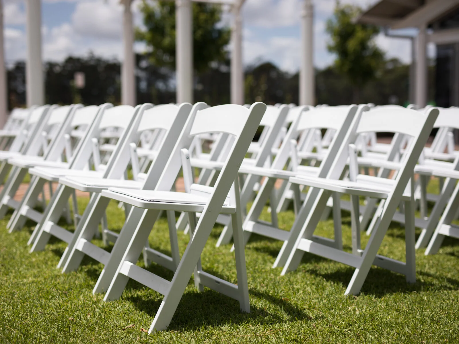 Folding chairs (resin / plastic)