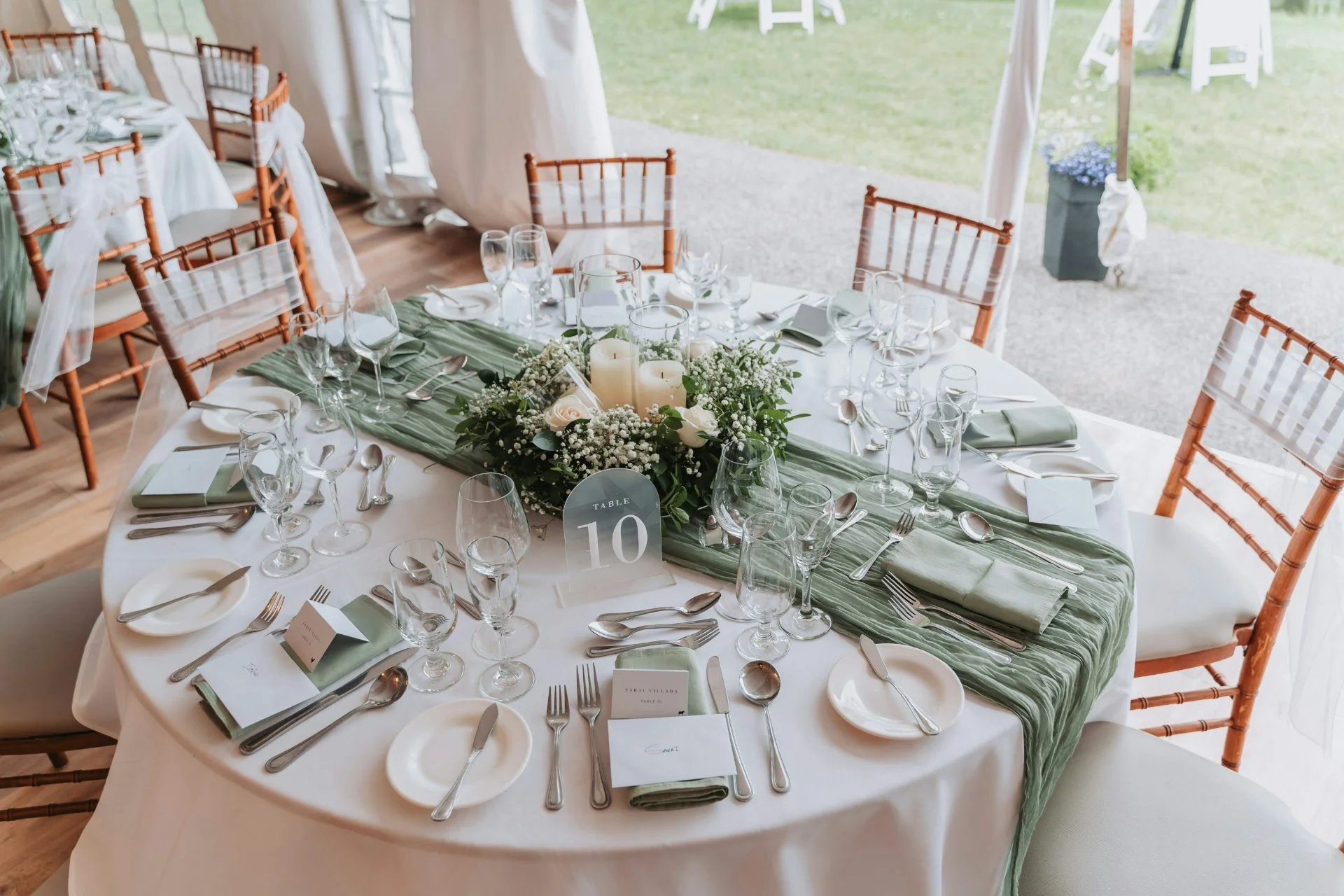 Tablecloths & linens