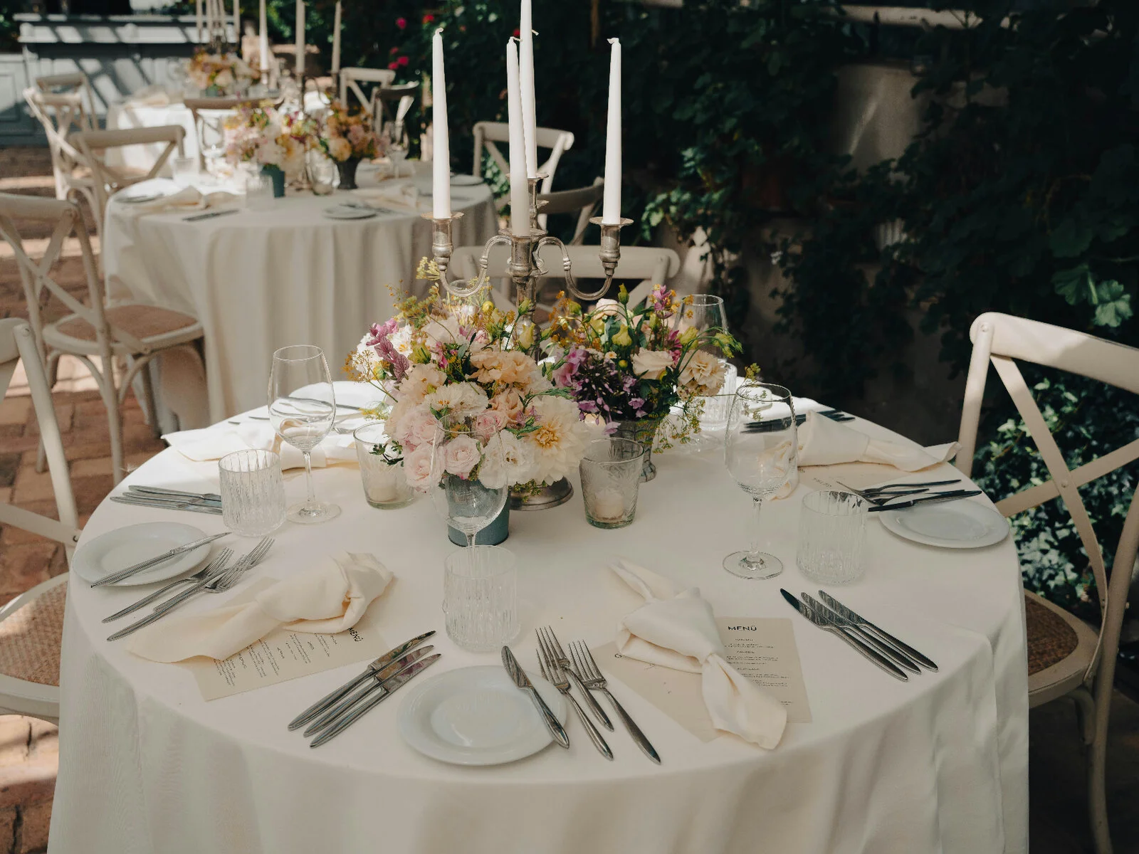 Banquet & round tables